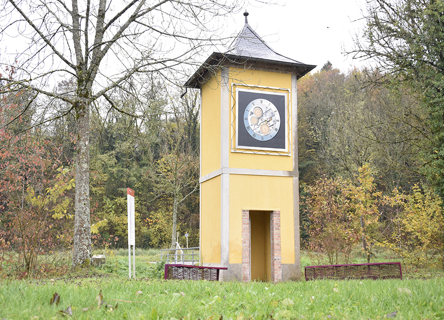Photo de l'horloge du parc de l'île en mouvement à Montbéliard (25)